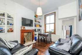 2 bedroom Flat for s...